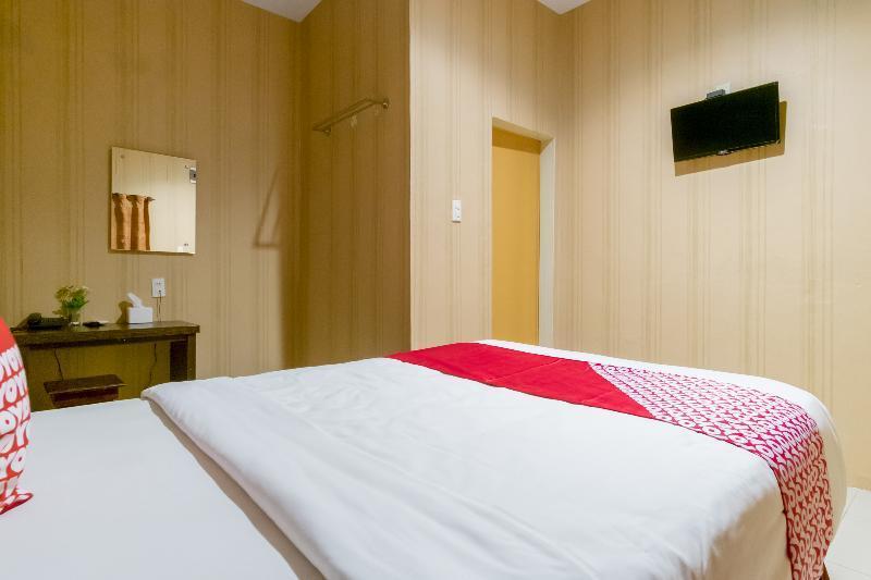 Oyo 741 Hotel Labuhan Raya Медан Экстерьер фото