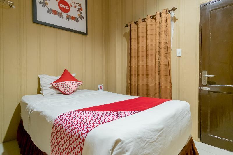 Oyo 741 Hotel Labuhan Raya Медан Экстерьер фото