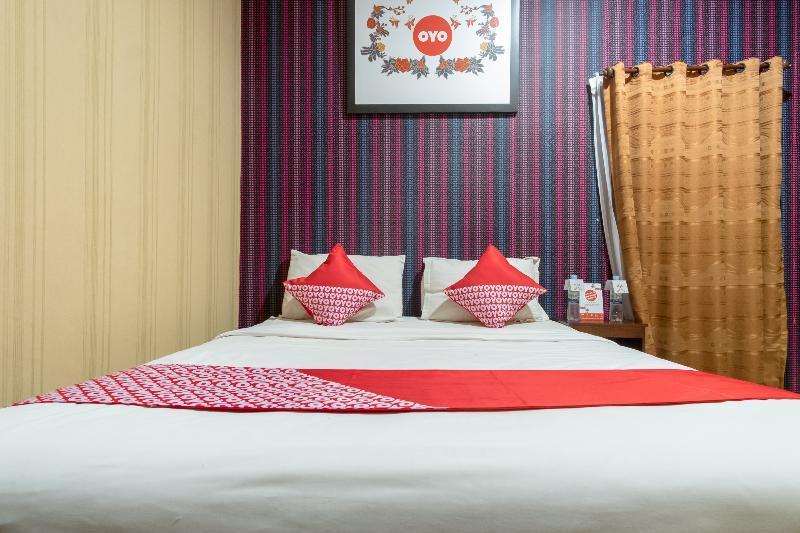 Oyo 741 Hotel Labuhan Raya Медан Экстерьер фото