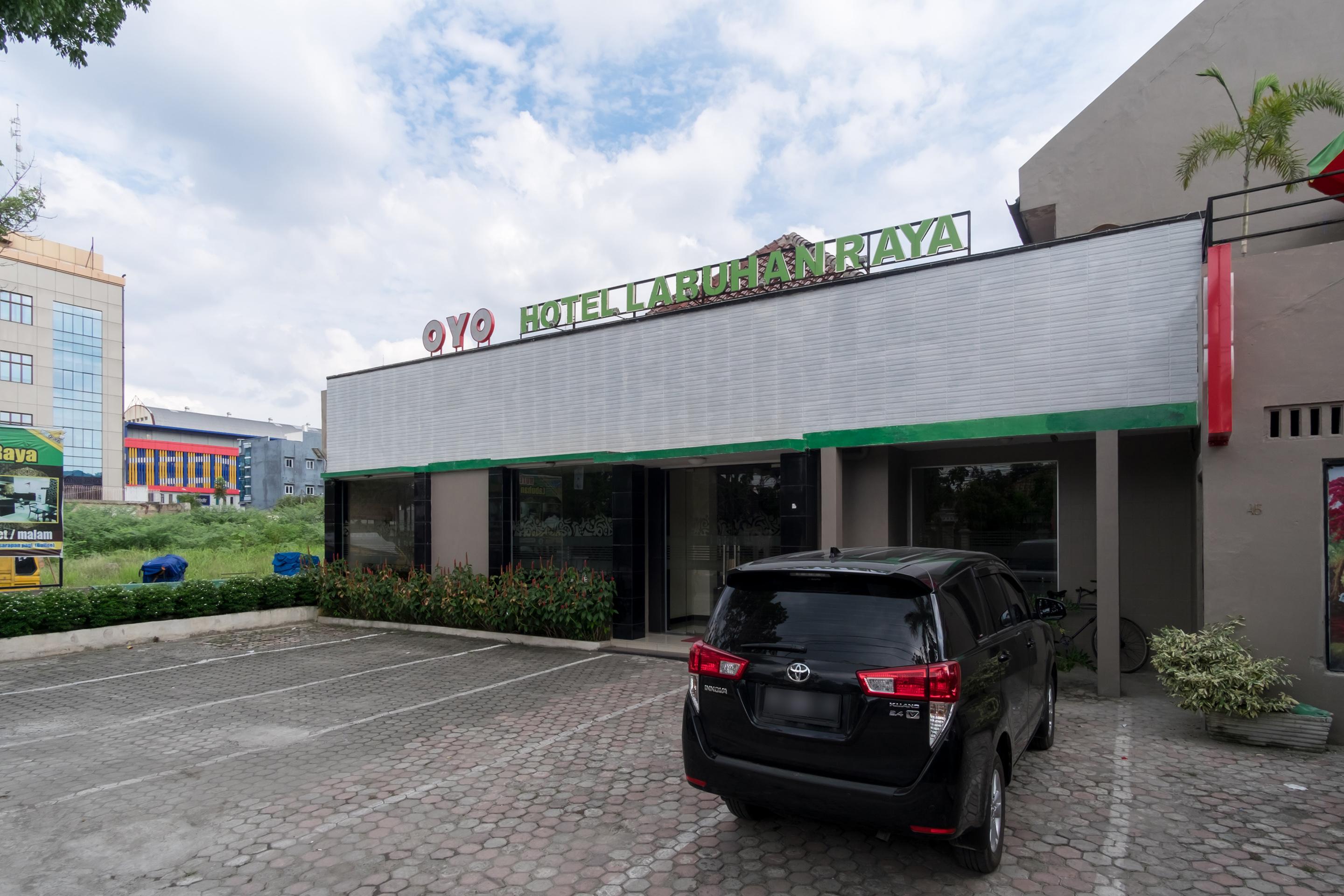 Oyo 741 Hotel Labuhan Raya Медан Экстерьер фото
