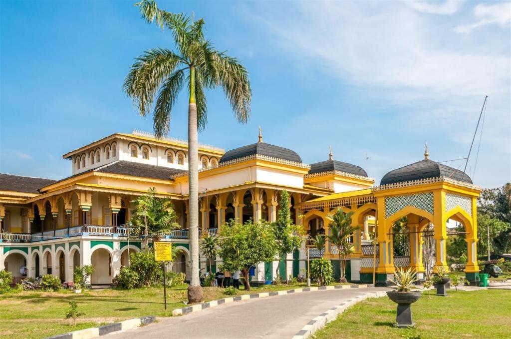 Oyo 741 Hotel Labuhan Raya Медан Экстерьер фото