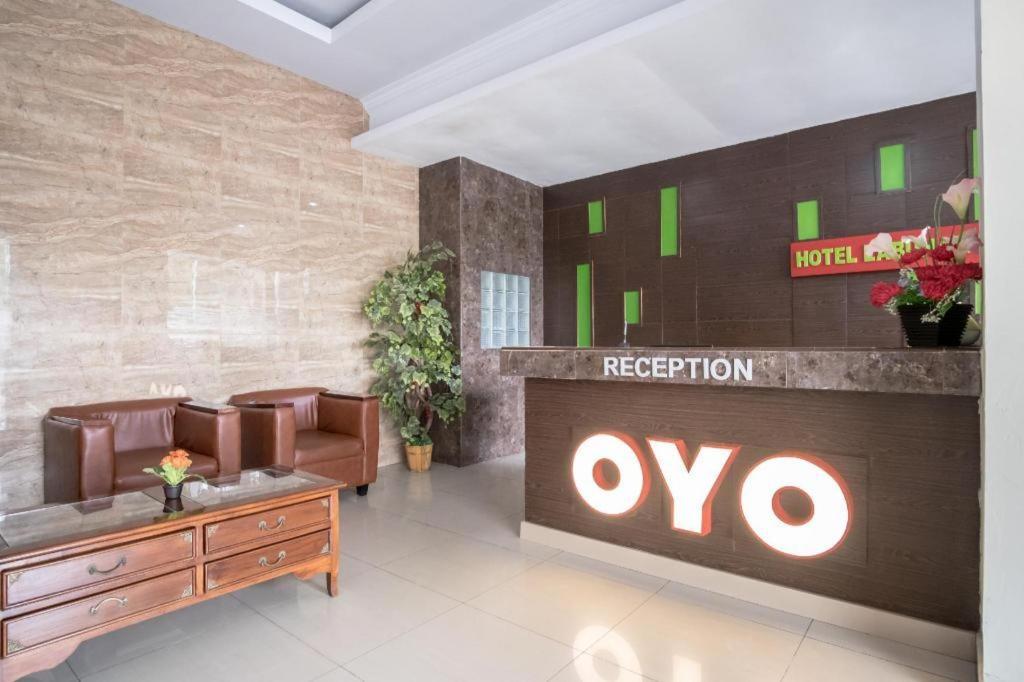 Oyo 741 Hotel Labuhan Raya Медан Экстерьер фото