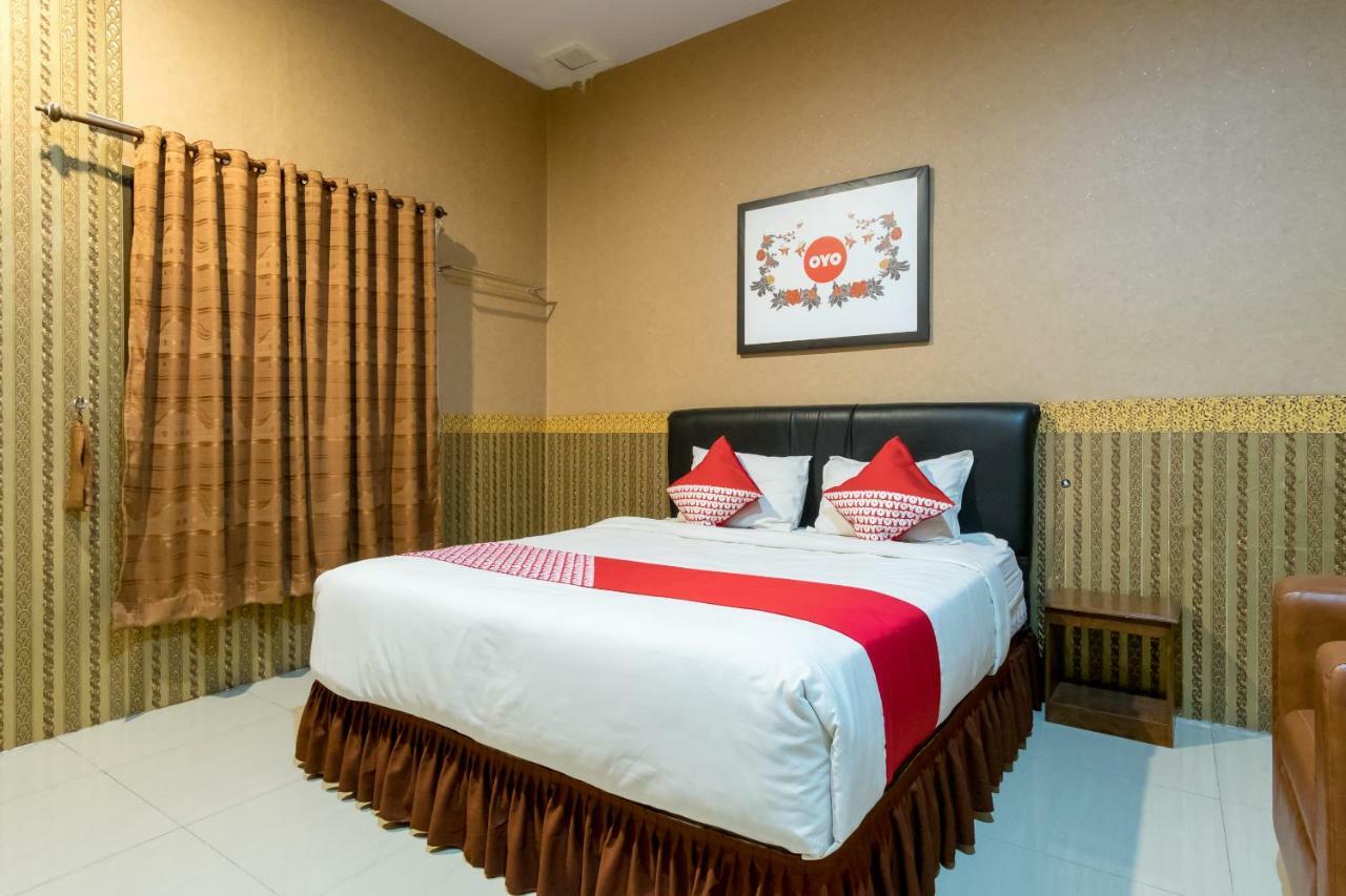 Oyo 741 Hotel Labuhan Raya Медан Экстерьер фото