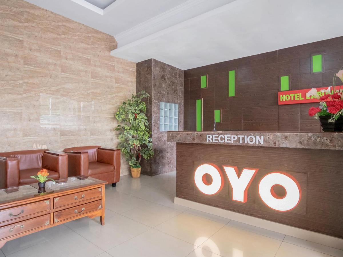 Oyo 741 Hotel Labuhan Raya Медан Экстерьер фото