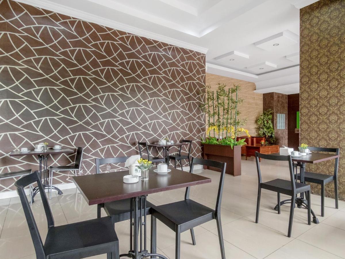 Oyo 741 Hotel Labuhan Raya Медан Экстерьер фото