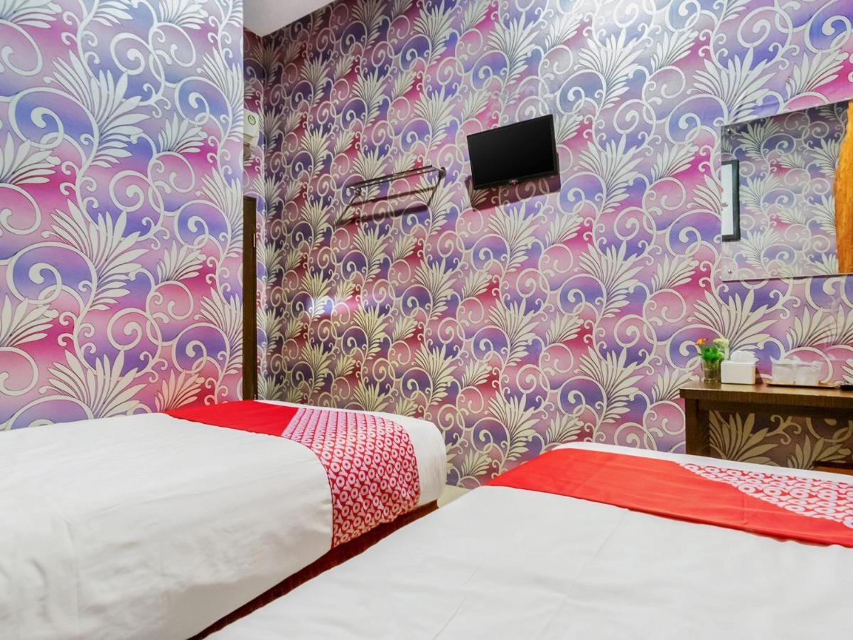 Oyo 741 Hotel Labuhan Raya Медан Экстерьер фото