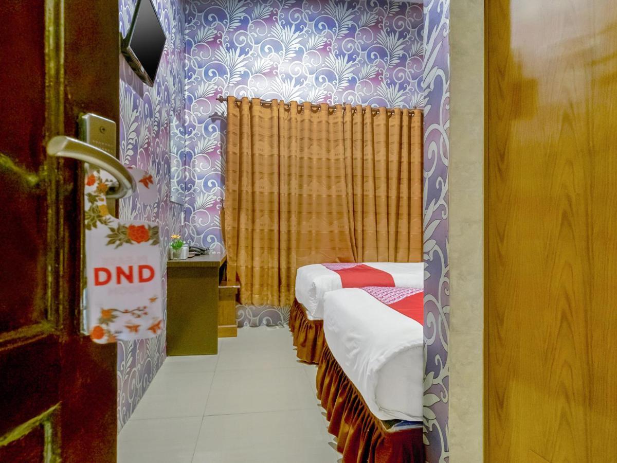 Oyo 741 Hotel Labuhan Raya Медан Экстерьер фото