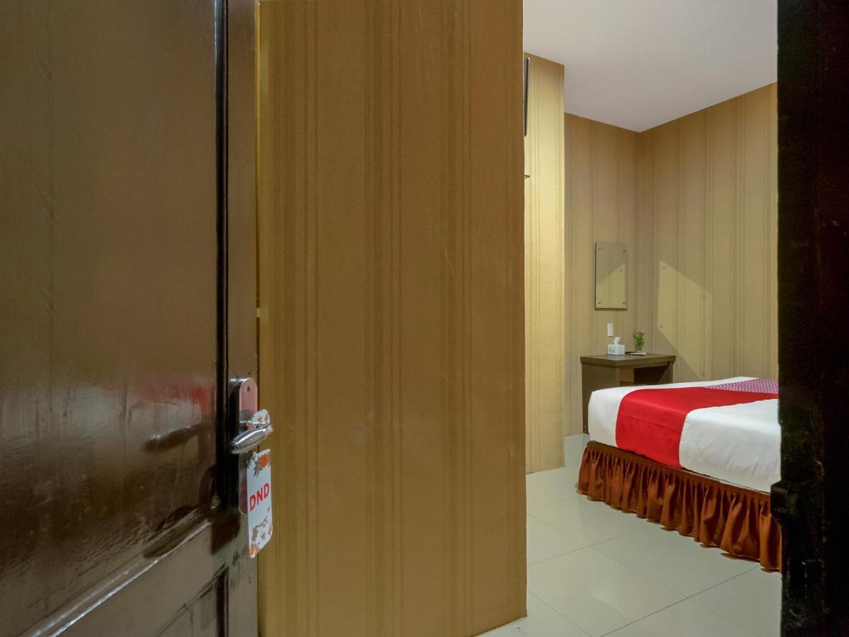 Oyo 741 Hotel Labuhan Raya Медан Экстерьер фото