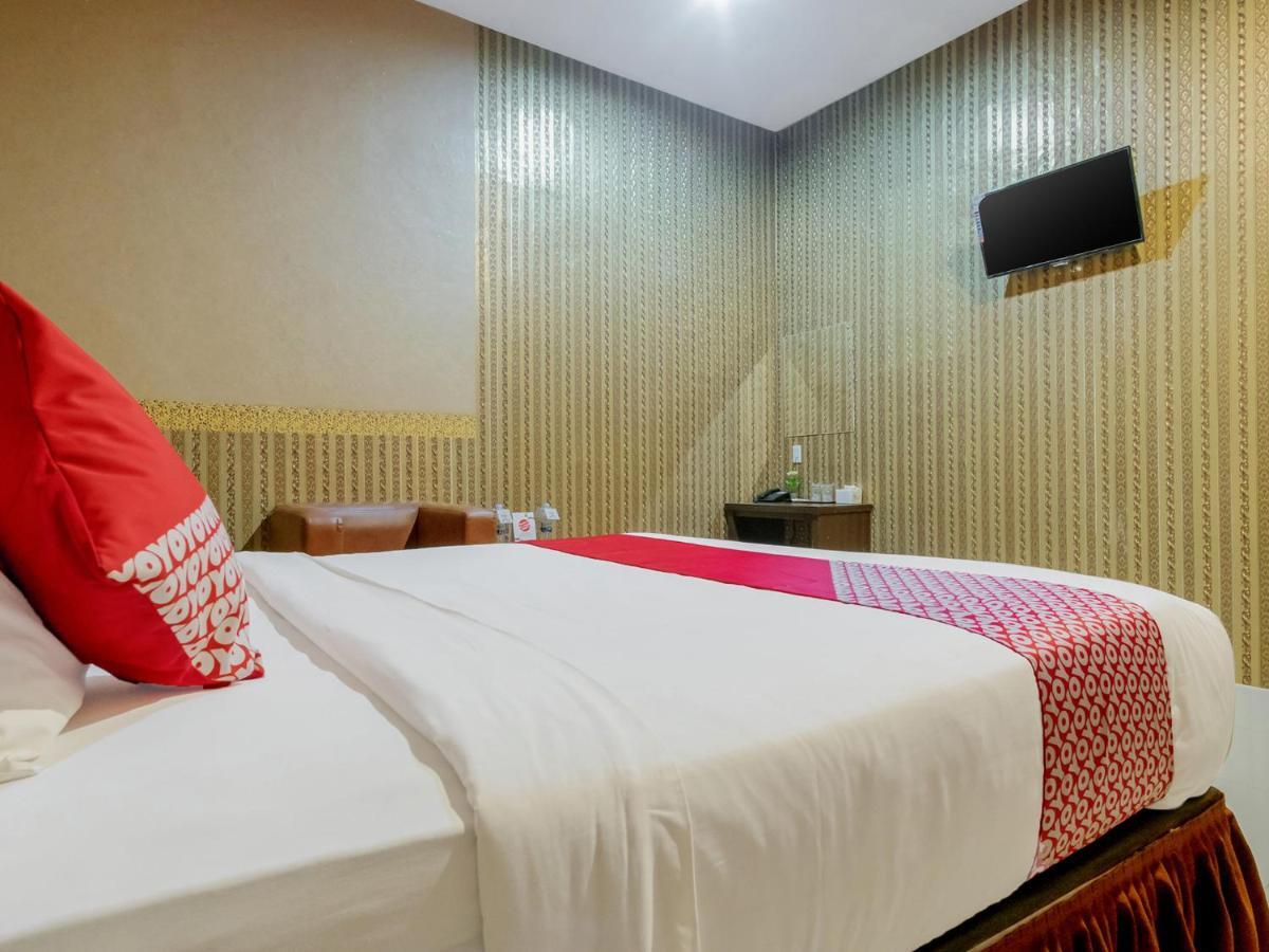 Oyo 741 Hotel Labuhan Raya Медан Экстерьер фото