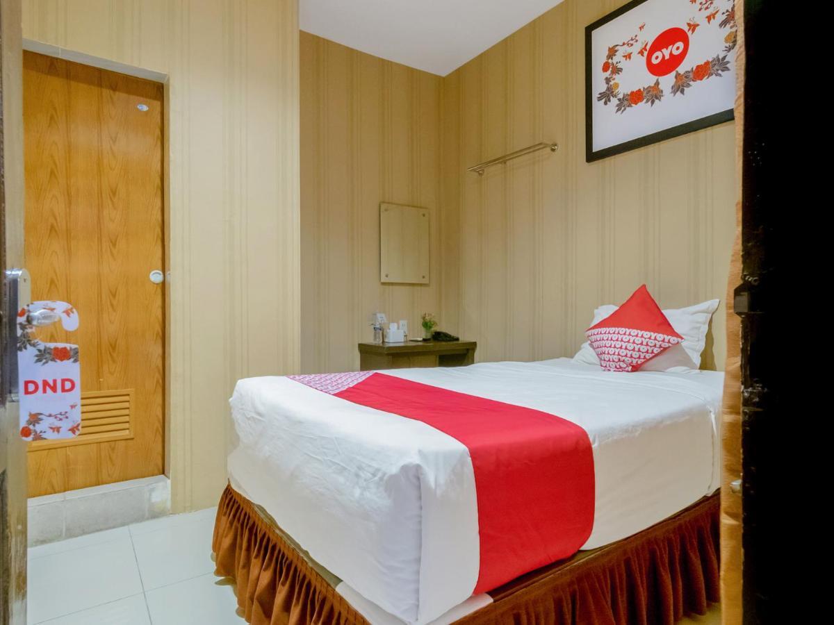 Oyo 741 Hotel Labuhan Raya Медан Экстерьер фото
