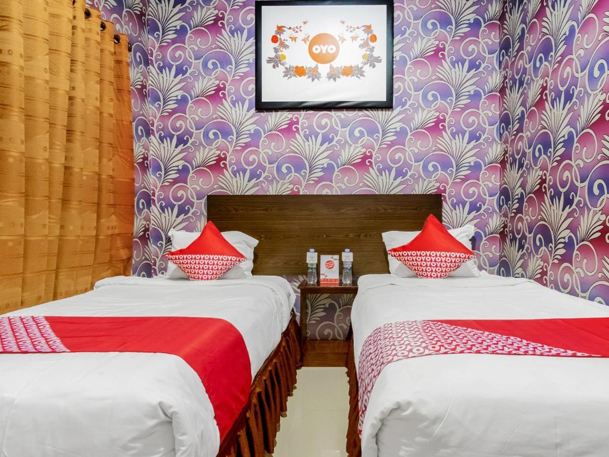 Oyo 741 Hotel Labuhan Raya Медан Экстерьер фото