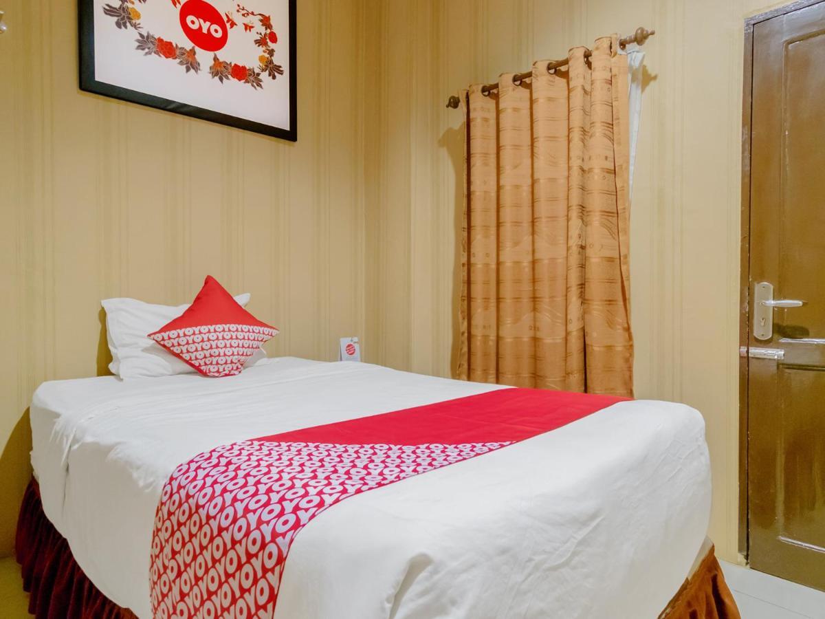 Oyo 741 Hotel Labuhan Raya Медан Экстерьер фото