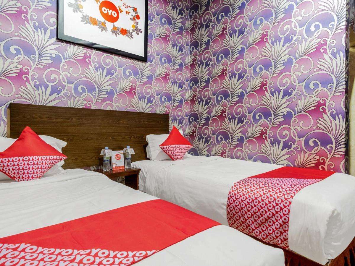 Oyo 741 Hotel Labuhan Raya Медан Экстерьер фото