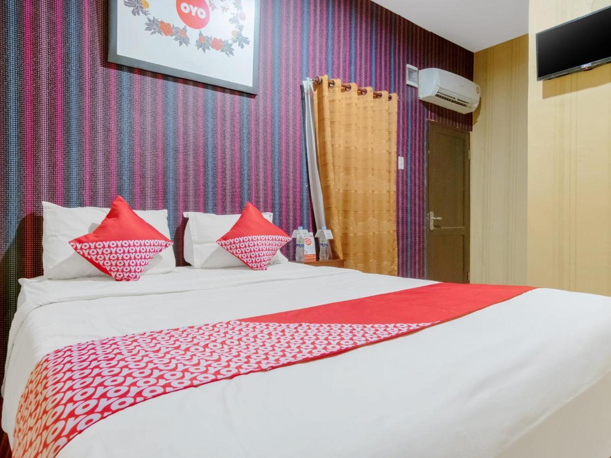 Oyo 741 Hotel Labuhan Raya Медан Экстерьер фото