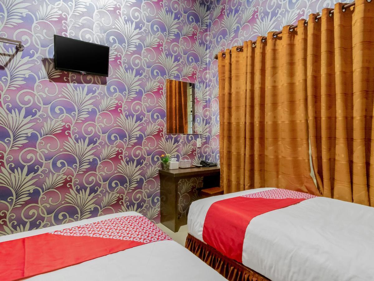 Oyo 741 Hotel Labuhan Raya Медан Экстерьер фото