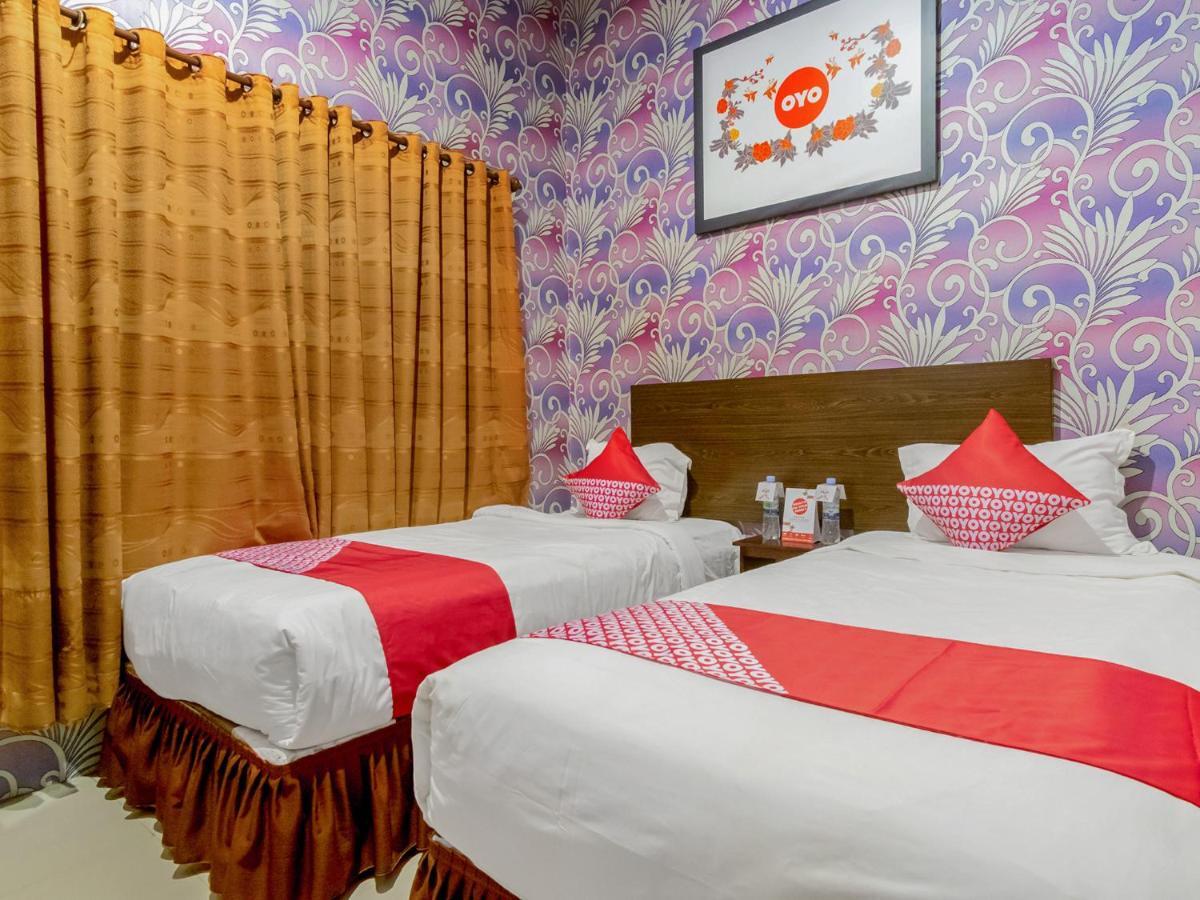 Oyo 741 Hotel Labuhan Raya Медан Экстерьер фото