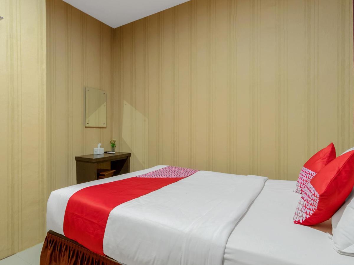 Oyo 741 Hotel Labuhan Raya Медан Экстерьер фото