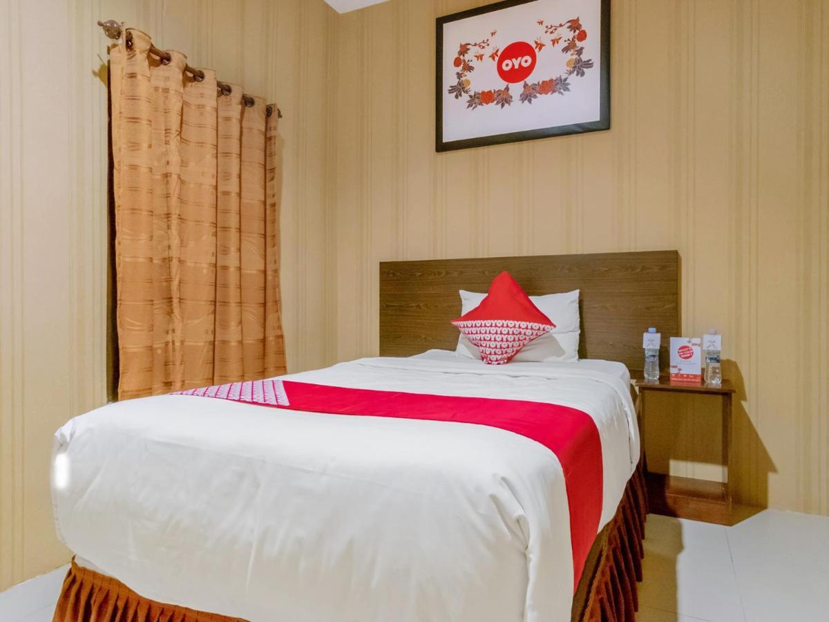 Oyo 741 Hotel Labuhan Raya Медан Экстерьер фото