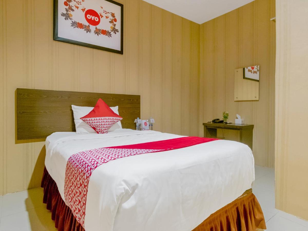 Oyo 741 Hotel Labuhan Raya Медан Экстерьер фото