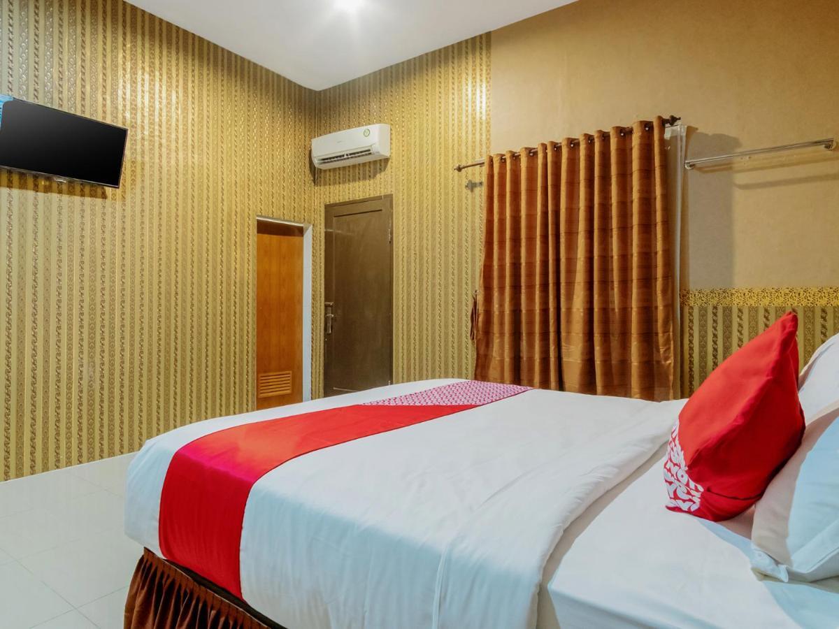 Oyo 741 Hotel Labuhan Raya Медан Экстерьер фото