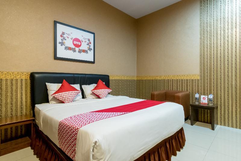 Oyo 741 Hotel Labuhan Raya Медан Экстерьер фото