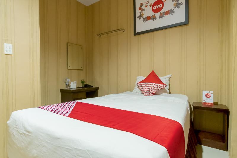 Oyo 741 Hotel Labuhan Raya Медан Экстерьер фото