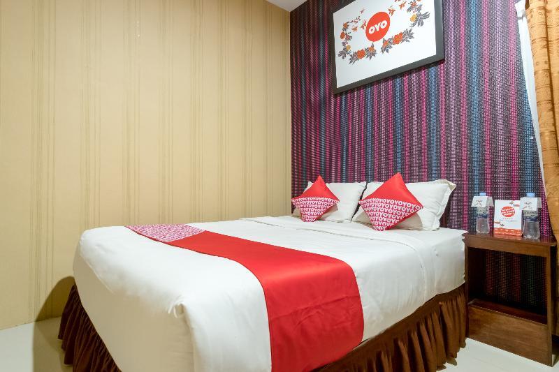 Oyo 741 Hotel Labuhan Raya Медан Экстерьер фото