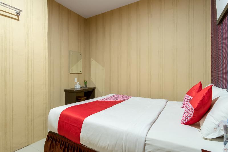Oyo 741 Hotel Labuhan Raya Медан Экстерьер фото