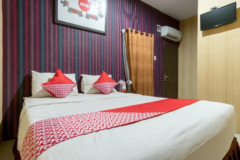 Oyo 741 Hotel Labuhan Raya Медан Экстерьер фото