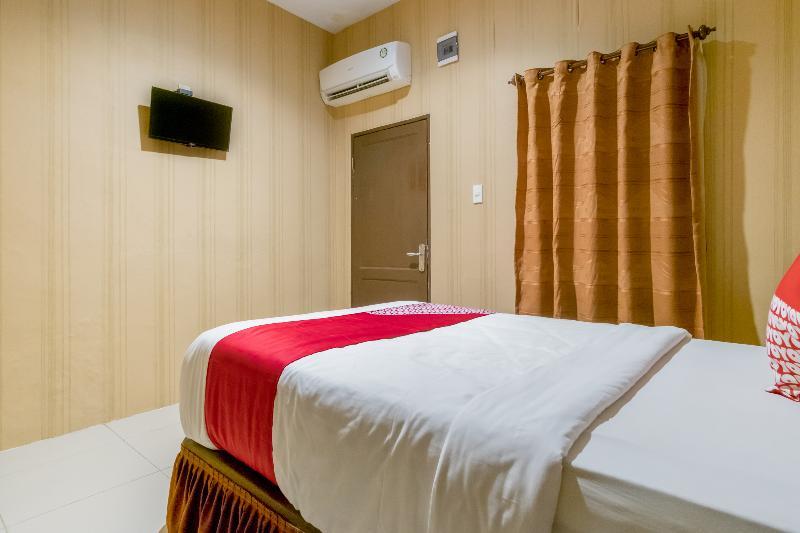 Oyo 741 Hotel Labuhan Raya Медан Экстерьер фото