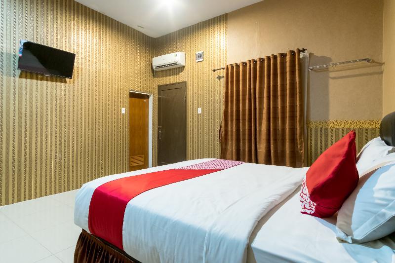 Oyo 741 Hotel Labuhan Raya Медан Экстерьер фото