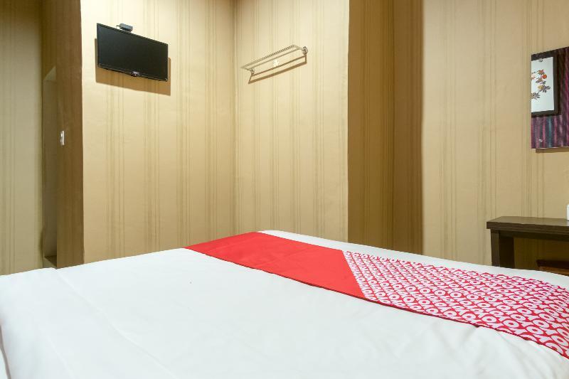 Oyo 741 Hotel Labuhan Raya Медан Экстерьер фото