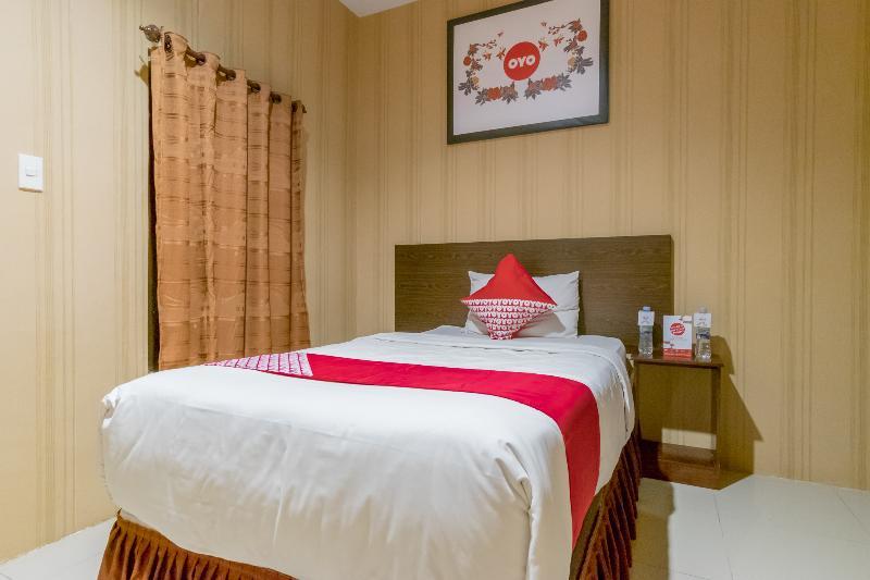 Oyo 741 Hotel Labuhan Raya Медан Экстерьер фото