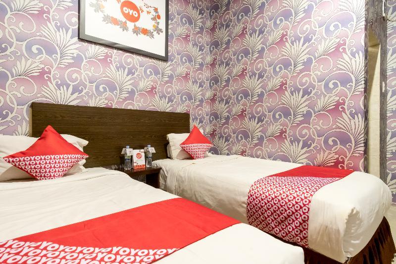 Oyo 741 Hotel Labuhan Raya Медан Экстерьер фото
